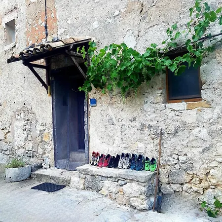 Chasteuil Château -vue Sur Le Verdon Et Tranquillité