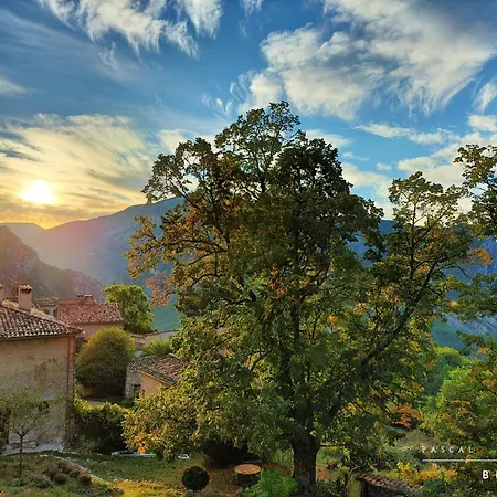 Chasteuil Chateau -vue Sur Le Verdon Et Tranquillite * Castellane